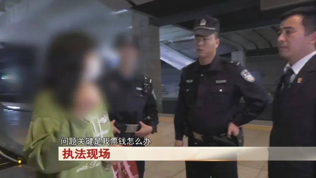 皇冠信用网账号_“老赖”车站被抓皇冠信用网账号，竟质问法官：为何不抓我妈 ！