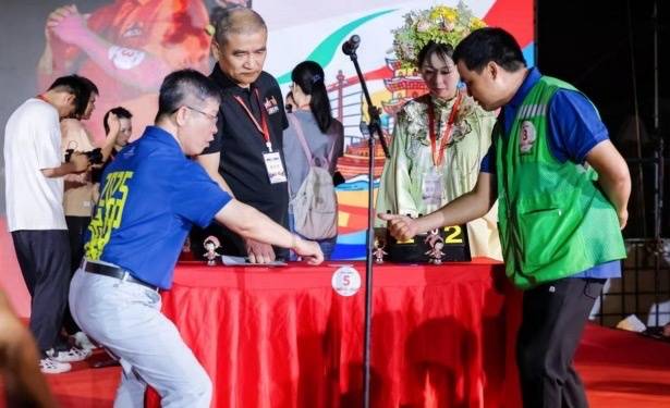 皇冠信用网在哪里开通_“拳聚泉州·非遗新生”2025泉州首届划拳超级争霸赛落幕