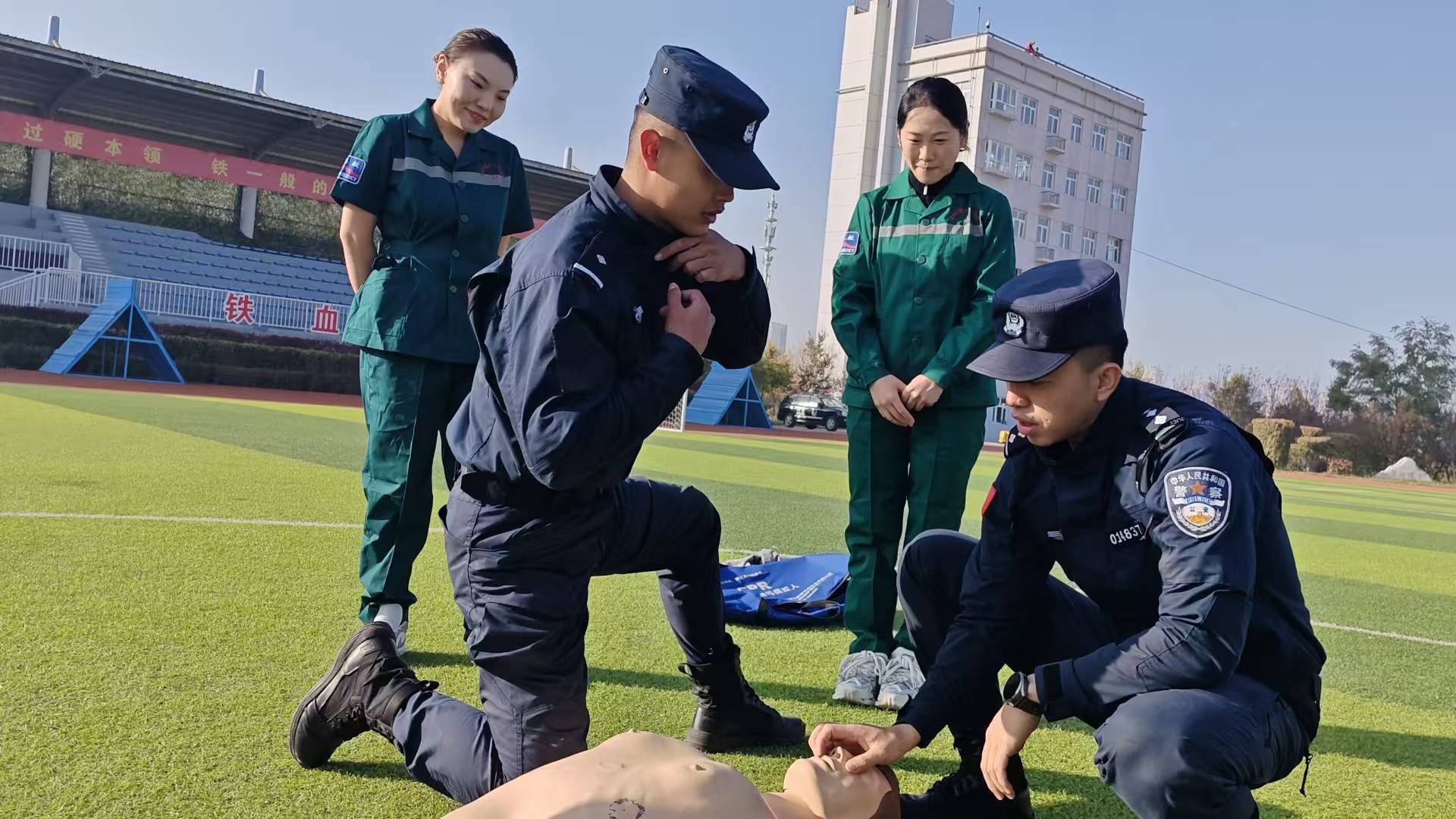 丹麦超级联赛_双向赋能提能力 警医联动护平安