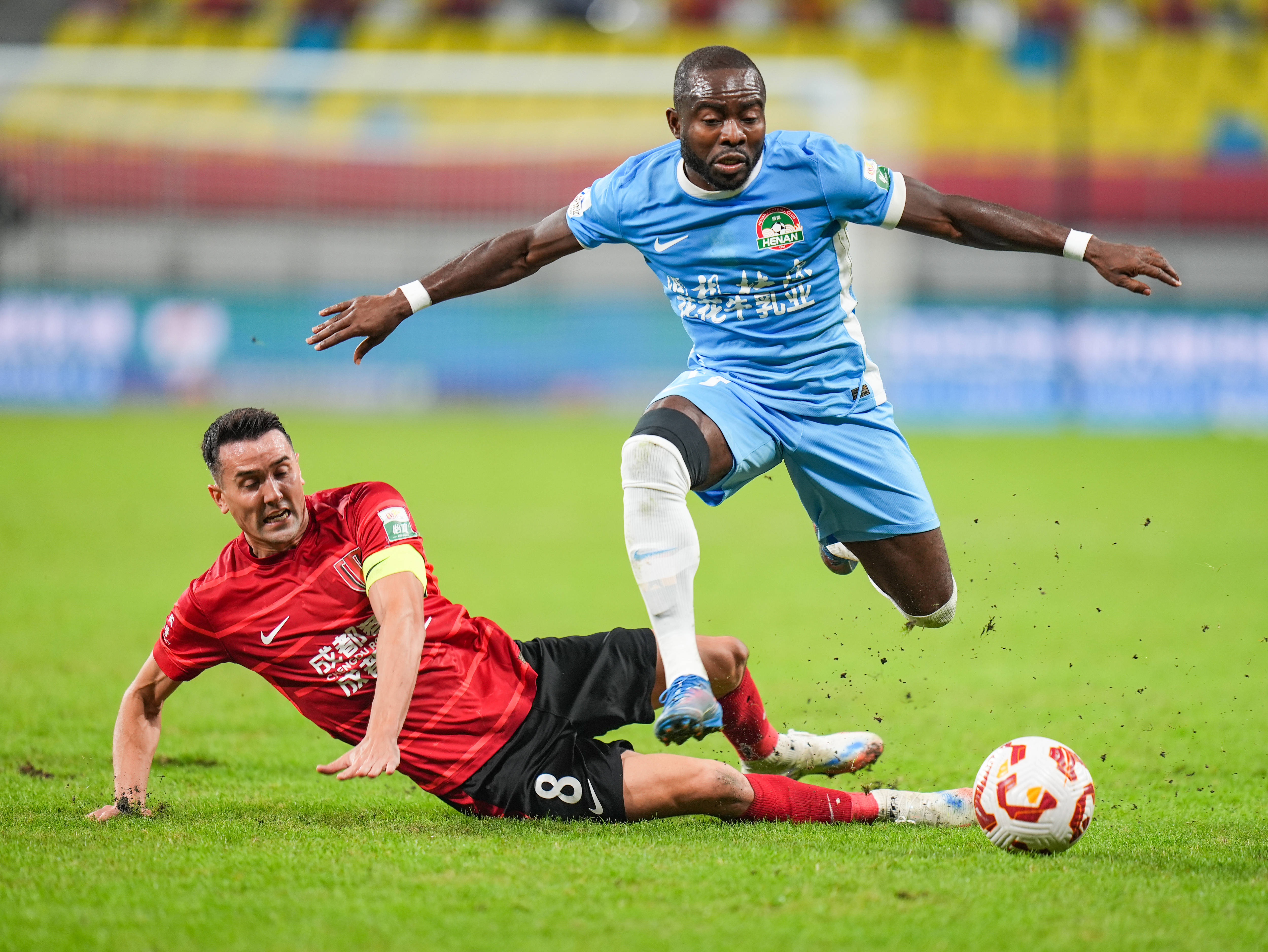 皇冠信用网怎么租
_重罚皇冠信用网怎么租
?曝河南队外援阿奇姆彭遭球迷种族歧视 辱骂+竖中指