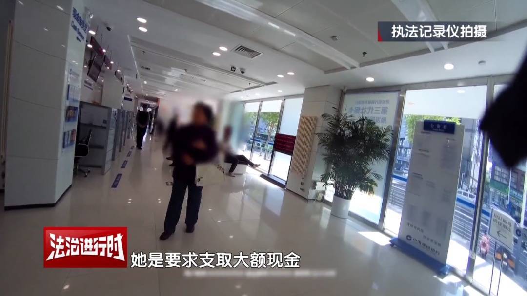 皇冠登3平台出租
_大妈对北京警察说：枪毙我都不怕皇冠登3平台出租
！北京警察：我们是来救你的！