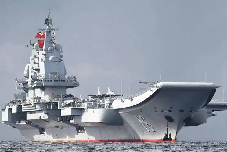 伊普斯维奇 vs 浜特福德
_美国航母“尼米兹”号伊普斯维奇 vs 浜特福德
，长期逗留中方黄岩岛，055率队大胆插入，打乱美军布局！