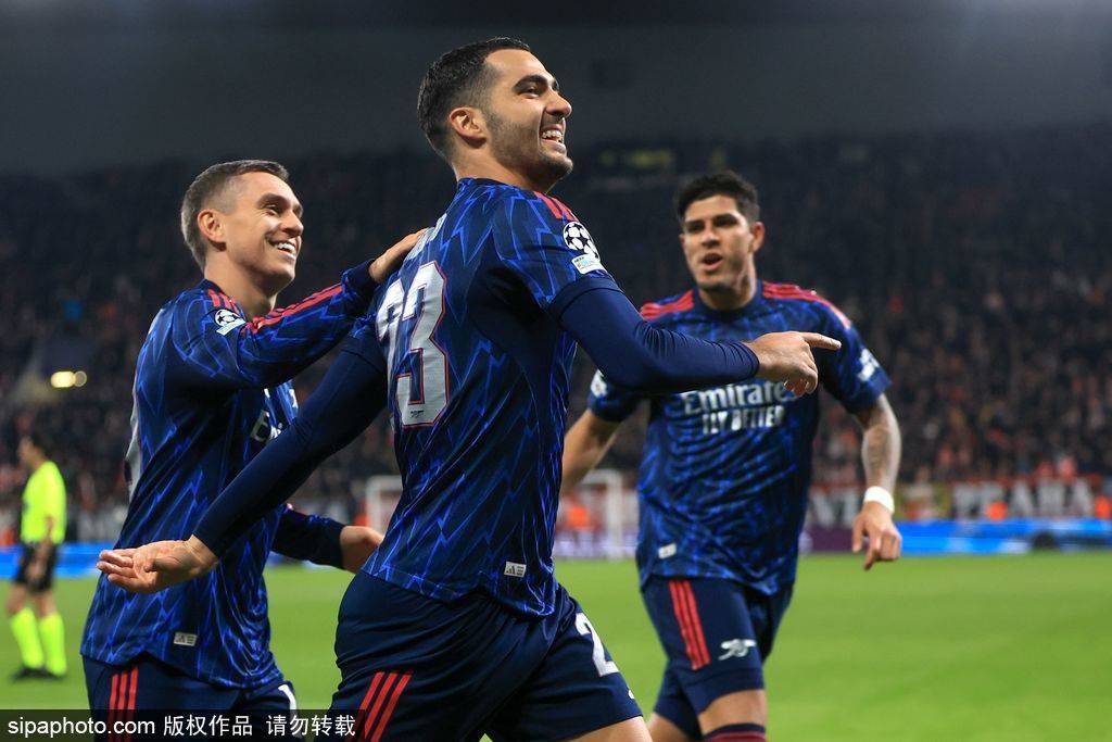 皇冠信用网怎么租
_观战台:热刺战曼联+曼城火拼利物浦 拜仁冲击17连胜