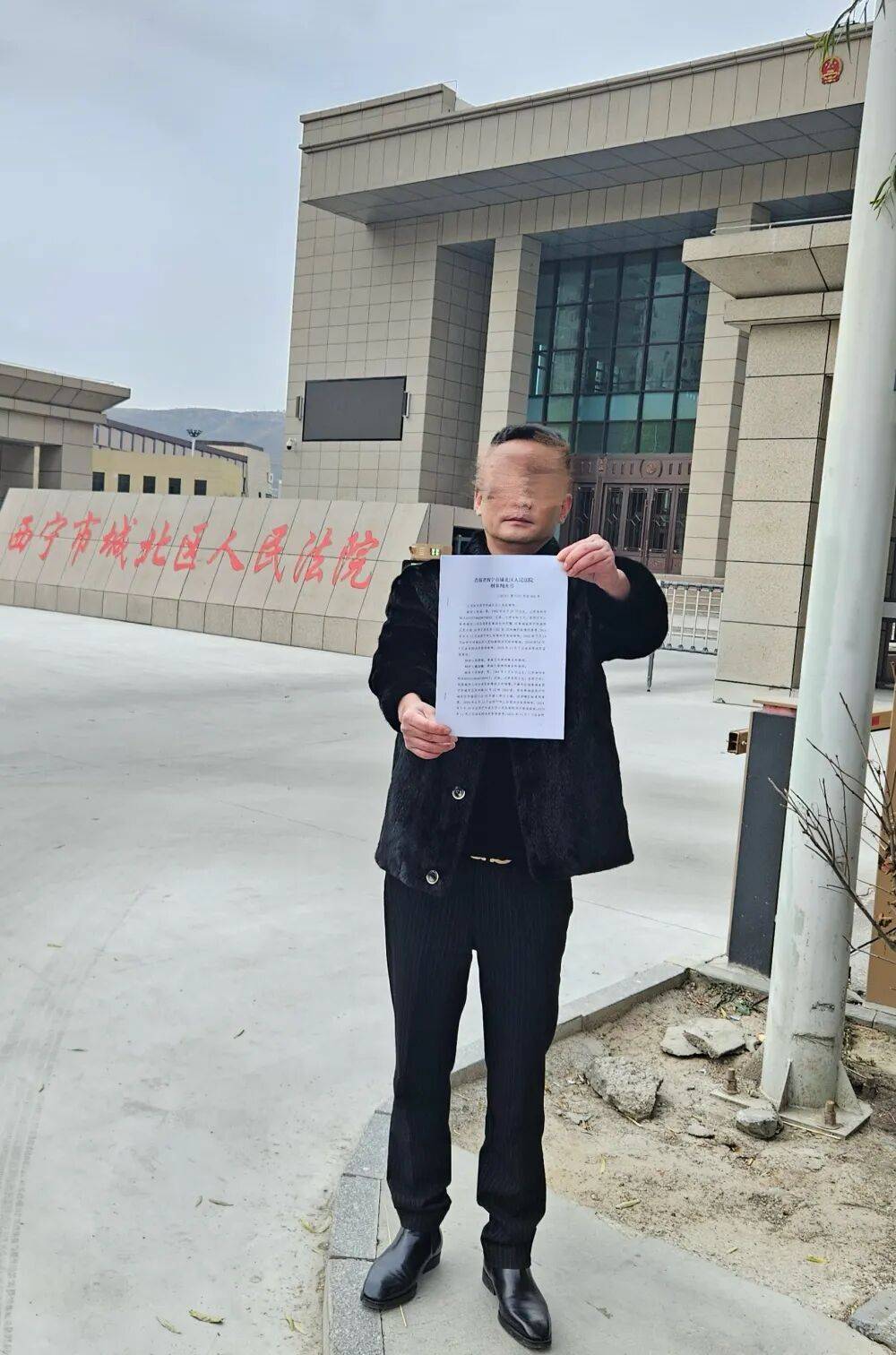 皇冠信用盘平台
_母亲派出所里遭民警责骂皇冠信用盘平台
，男子插话后被拖进女厕群殴！涉案警员公开受审