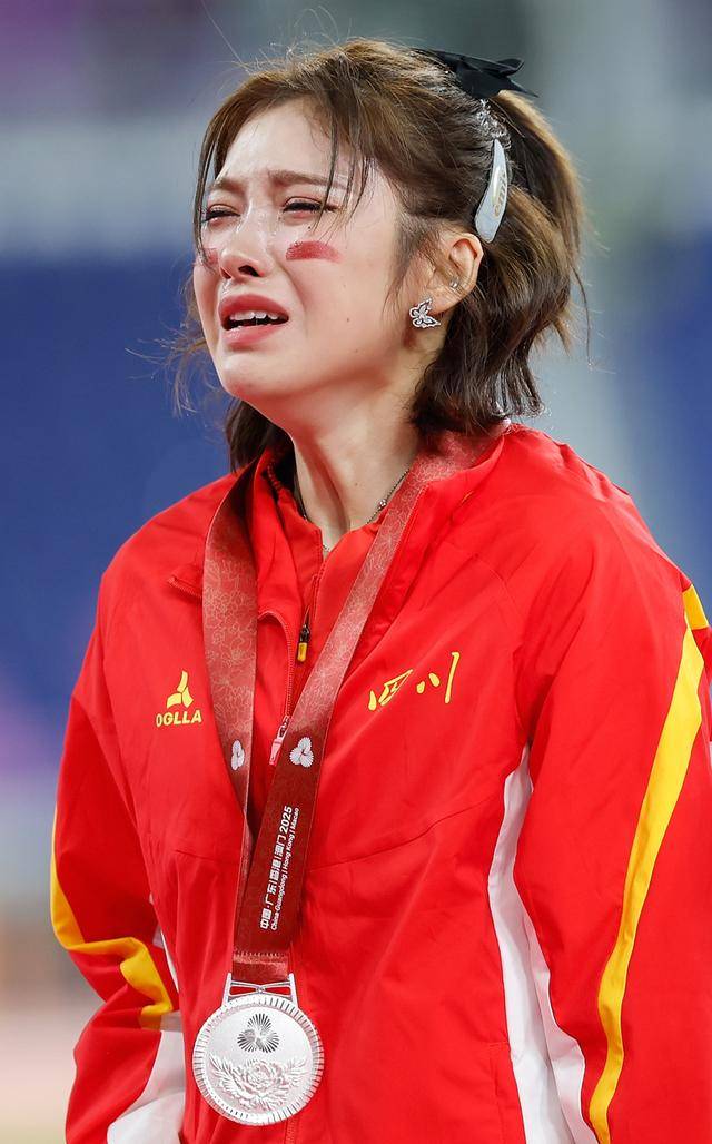 皇冠信用网如何申请
_吴艳妮还是哭了：当她不再是100米栏赛道上唯一的“答案”皇冠信用网如何申请
！