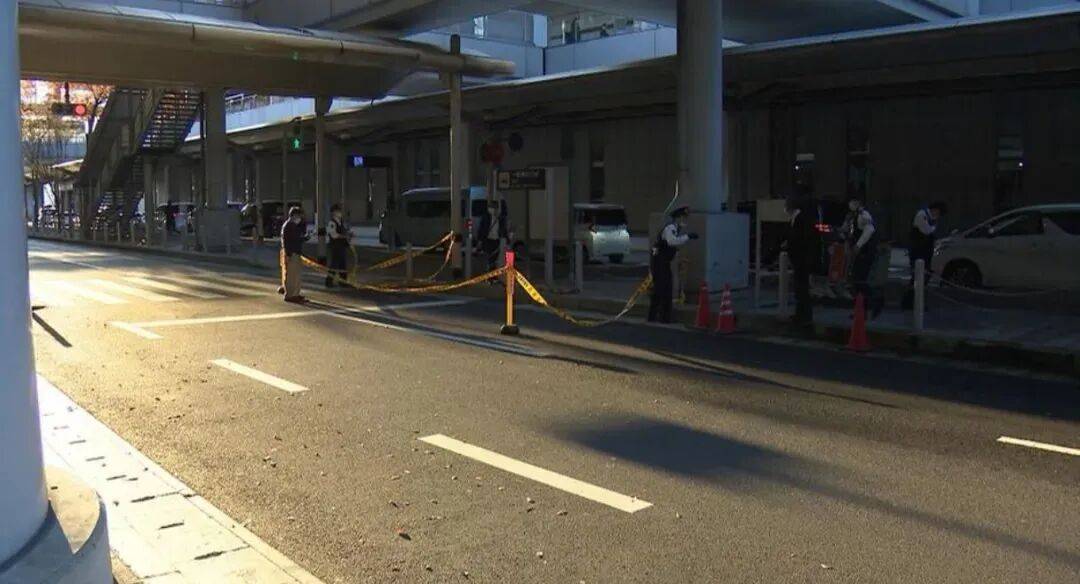 皇冠信用盘最新地址
_一名中国男子在日本关西机场坠亡皇冠信用盘最新地址
,警方:其与母亲一同赴日旅游,具体情况正在调查