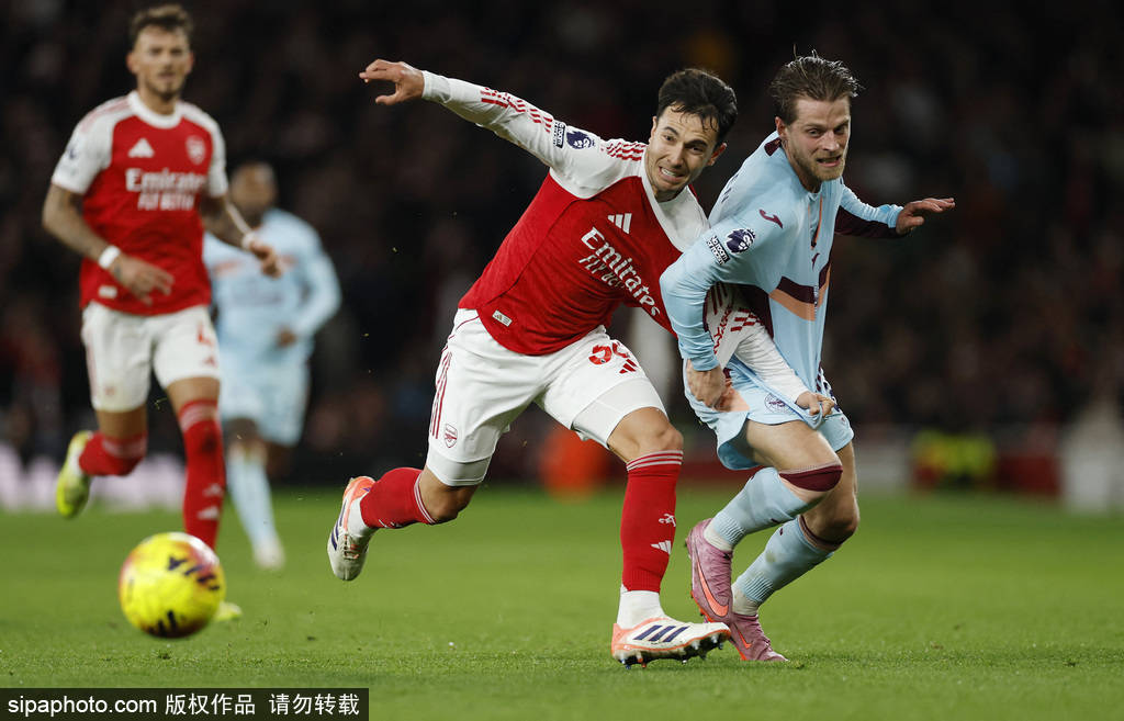 皇冠信用网会员开户_英超-梅里诺传射萨卡破门 赖斯伤退阿森纳2-0小蜜蜂5分领跑