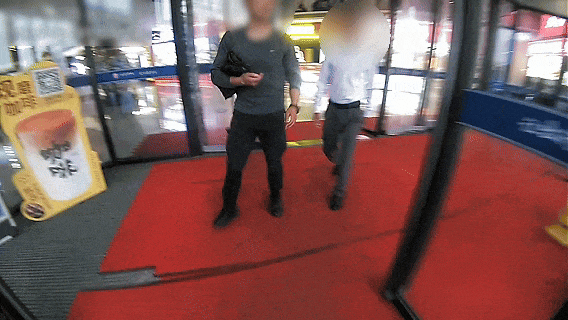 皇冠信用網出租代理_上门取走19万元皇冠信用網出租代理，杭州一西装革履“金融专员”被抓！在高速服务区被抓，车上塞满现金