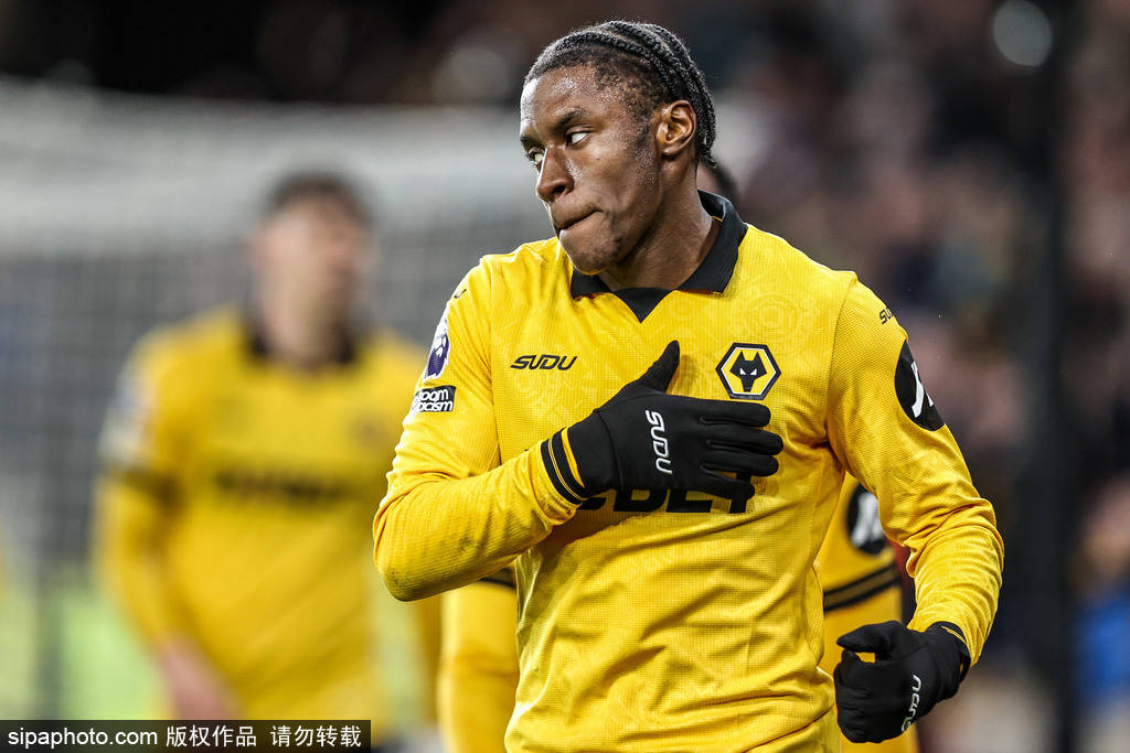 申请皇冠信用網代理_英超-B费双响姆贝莫破门芒特建功 曼联4-1狼队升至第六