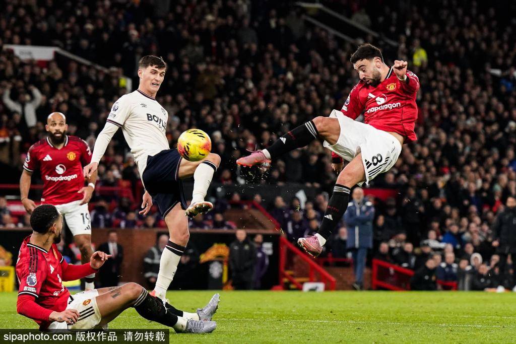 皇冠信用网会员
_曼联中场大换血:四大中场球员面临离队皇冠信用网会员
,六人候选名单曝光