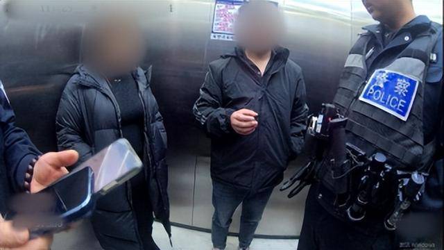 皇冠信用网怎么开户
_砰!浙江女子刚坐进车里皇冠信用网怎么开户
,一把菜刀砸在眼前,随后剪刀又飞来