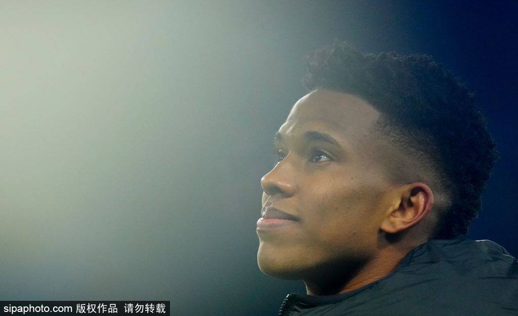 皇冠信用网登3代理_巴萨冬季转会市场的挑战：迪萨西是否成为防线的救世主皇冠信用网登3代理？