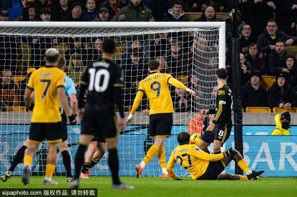 如何注册皇冠足球代理_阿莫林的换人决策引发争议:曼联在关键时刻为何选择防守如何注册皇冠足球代理?