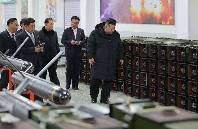 皇冠信用网代理_朝鲜发射两枚导弹皇冠信用网代理，金正恩决不重蹈马杜罗覆辙，日本开始悄悄后缩