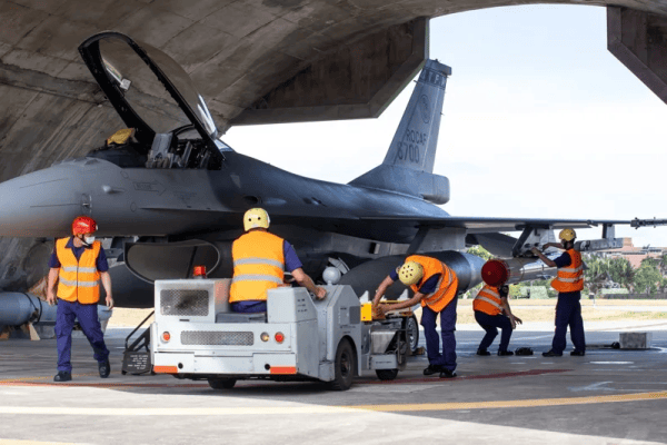 皇冠代理申请
_台军退役飞行员曝料:台军F-16V升级后飞控一塌糊涂皇冠代理申请
,飞它就是在玩命