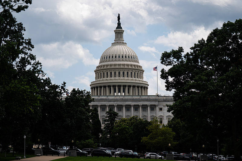 正版皇冠信用网开户_特朗普：支持推进“限制总统战争权”的共和党议员不应连任