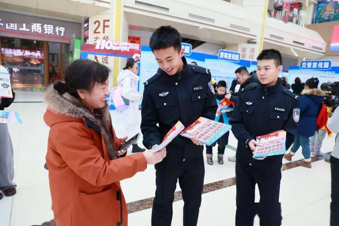 新2网址
_吉林省公安厅暨长春市公安局举行庆祝第六个中国人民警察节暨第四十个“110宣传日”活动