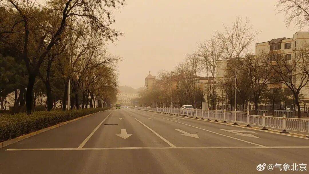 皇冠ag hga035_北方多地遭遇沙尘天气皇冠ag hga035，至少10架客机备降临近机场，乘客称好多人落地后呕吐，航司客服回应