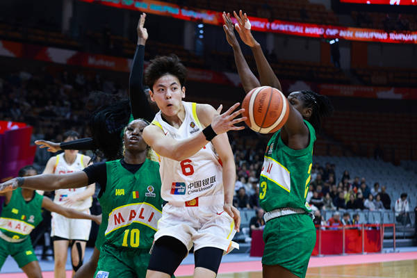 加拿大 vs 欧洲附加赛A组胜者_杨舒予9+3+4韩旭首节9分 中国女篮半场领先马里