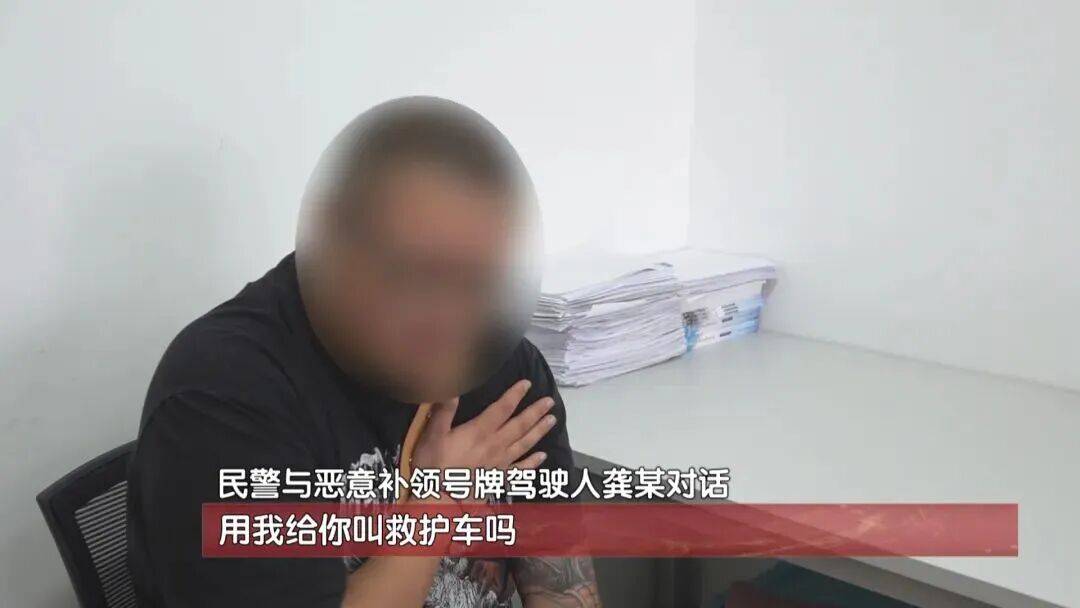 皇冠信用网在哪里开通_北京朝阳一“京A”摩托车骑手没戴头盔被拦皇冠信用网在哪里开通,开始配合,突然闯卡加速逃跑,警方一查竟发现……